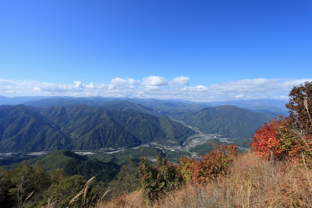 秋の里山　中山道を見下ろす