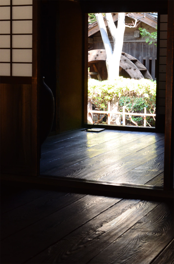 農家の縁側から