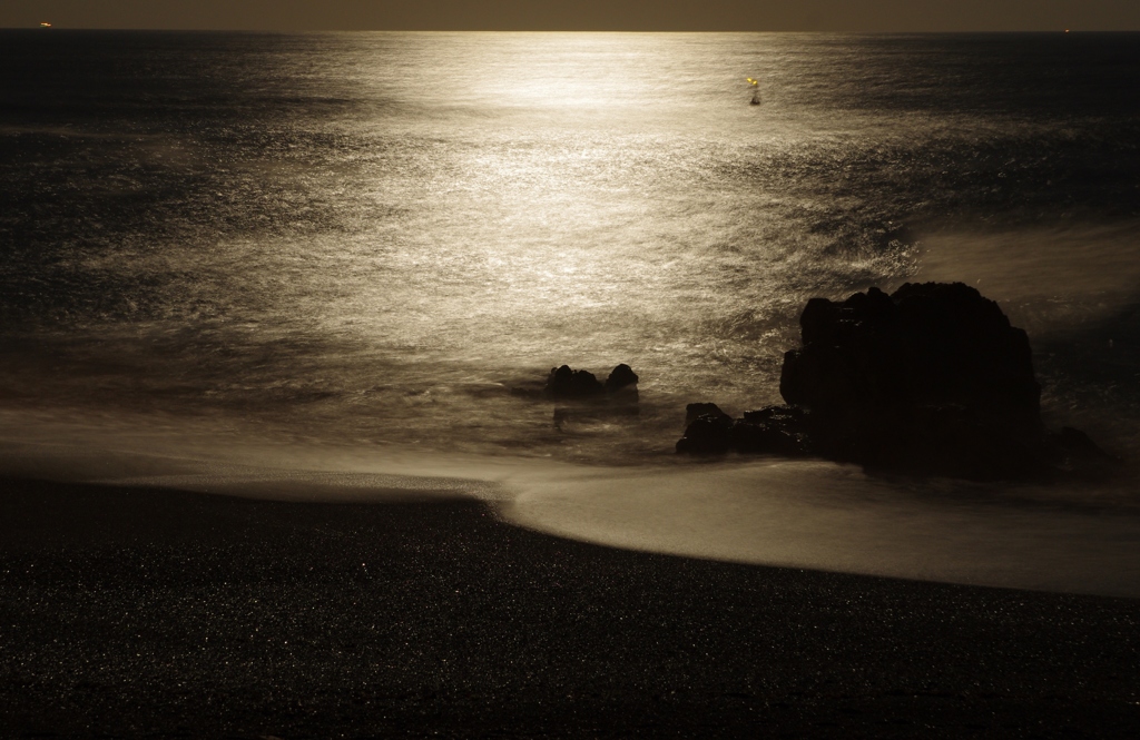 夜の海