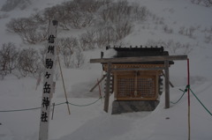 雪化粧　駒ケ岳神社。