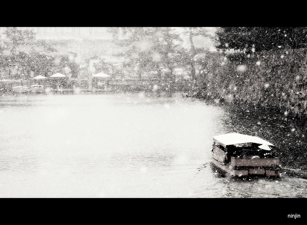 松江百景　降る雪や　昭和は遠く　なりにけり