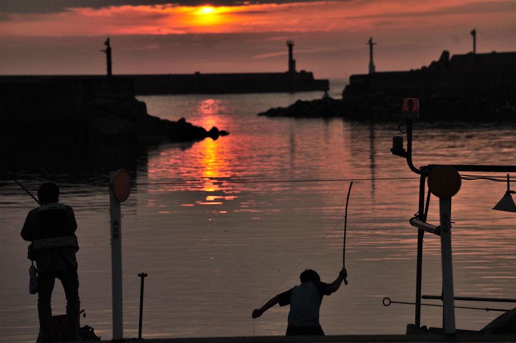 朱に染まる漁港１