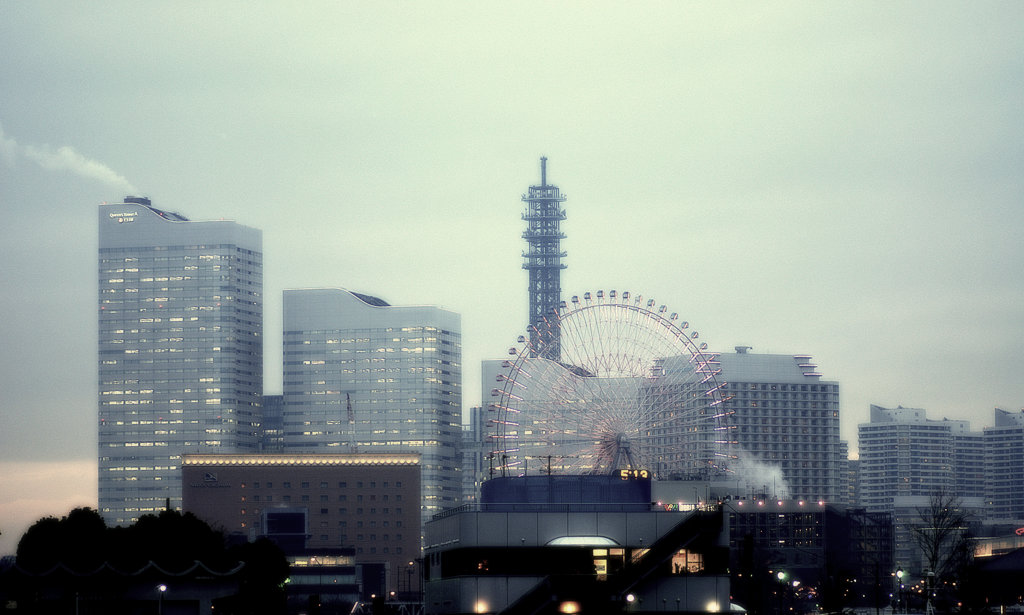 横浜散歩　雨のみなとみらい