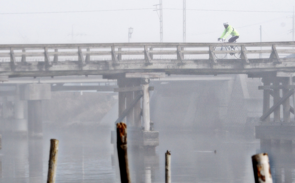 松江百景　霧の朝　運動してますか・・・