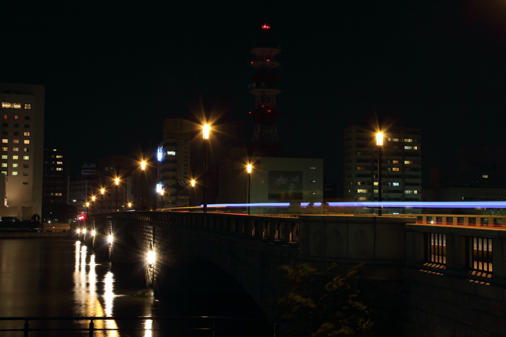 夜の萬代橋