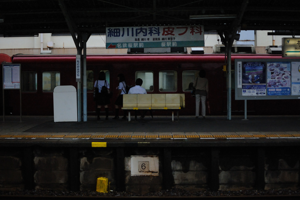 雨の駅
