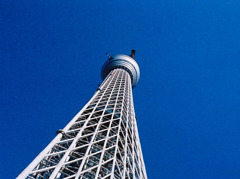 青い空、白い線