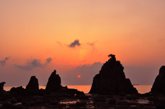 橋杭岩の日の出
