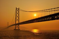 赤い明石海峡大橋