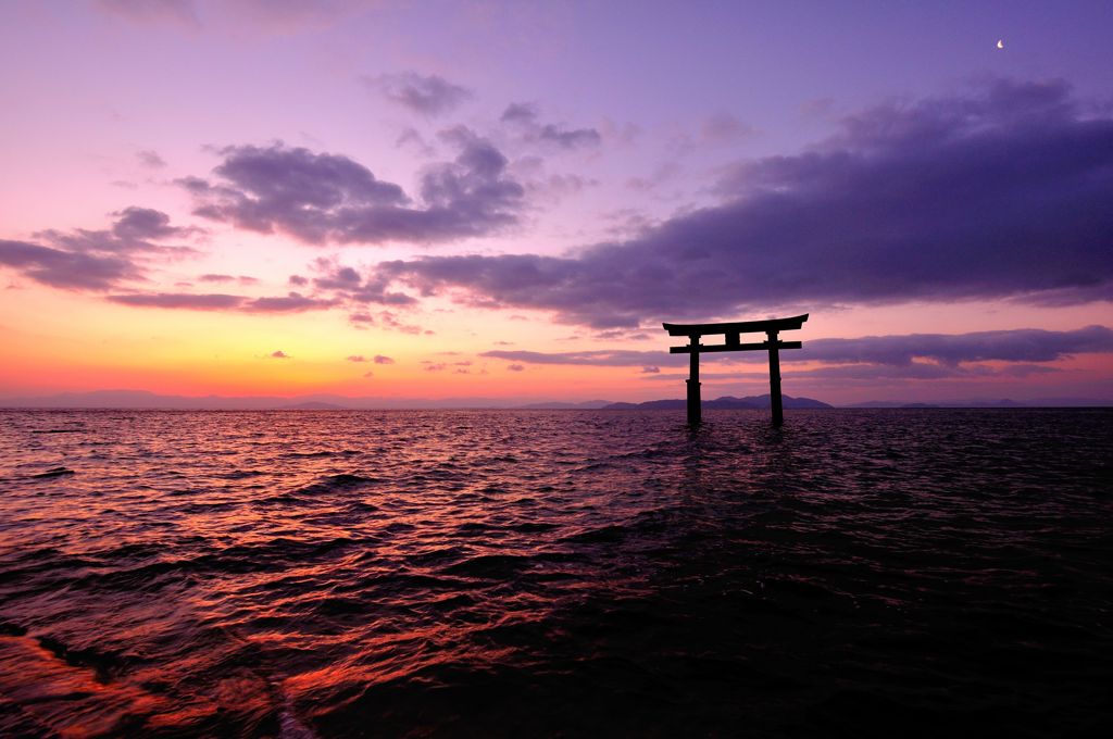 湖中大鳥居
