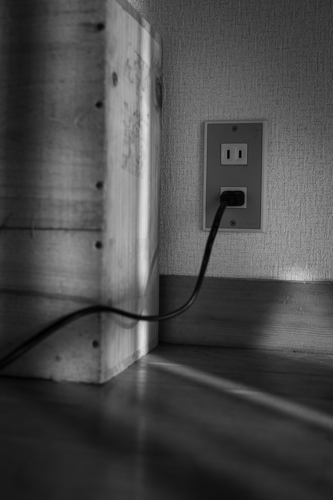 部屋の隅の不思議な穴.