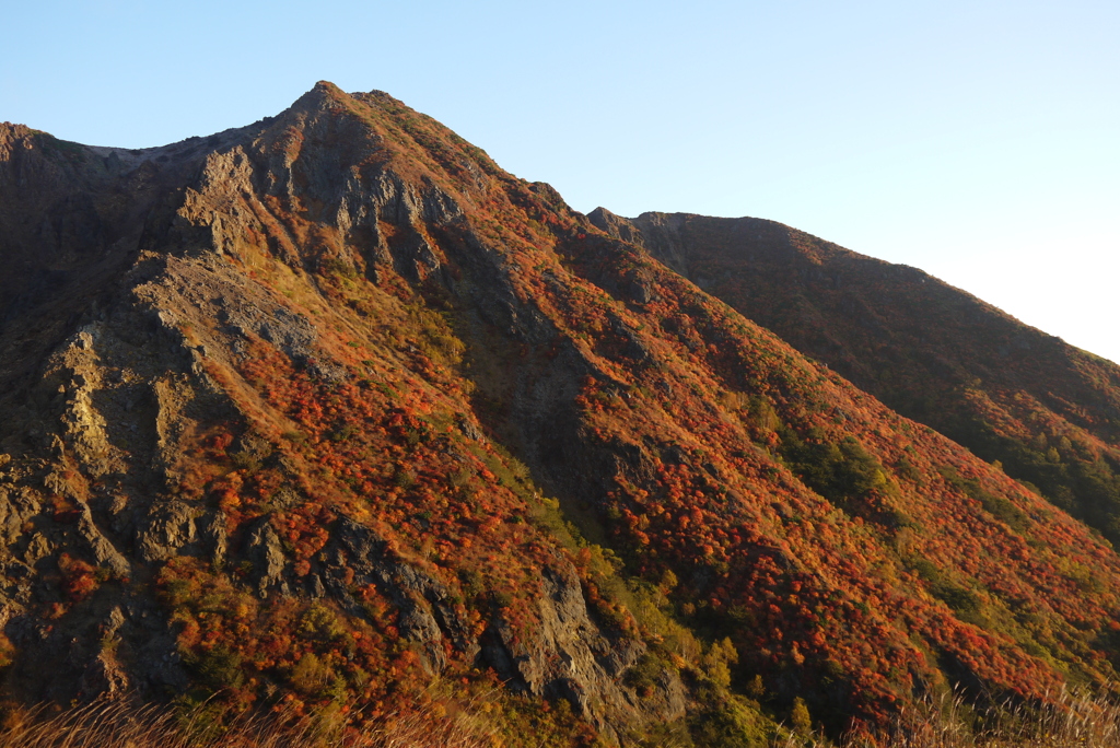 静かに紅く