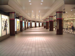 駅へ続く回廊