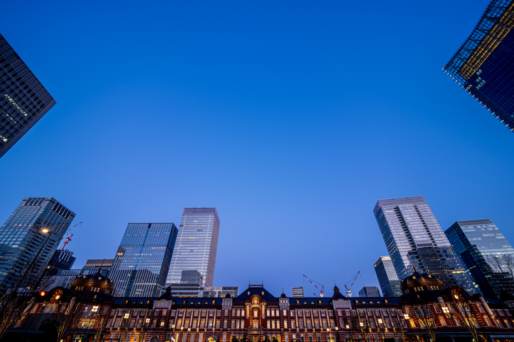 空と東京駅