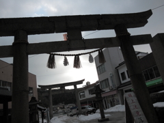鳥居を潜って