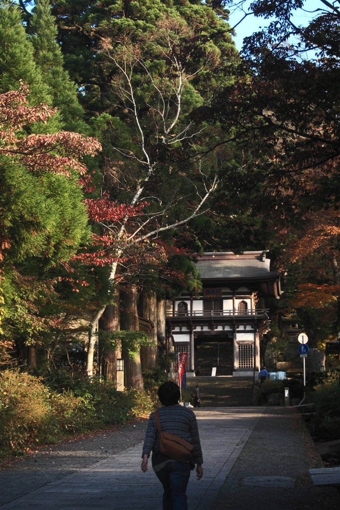 夕日の山門