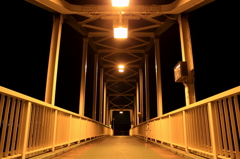 オレンジ色の橋。