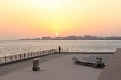 明石海峡と夕日と自分。