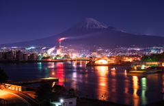 工場夜景と富士山