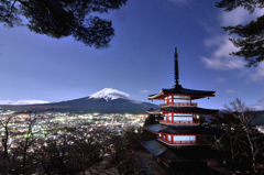 満月の忠霊塔