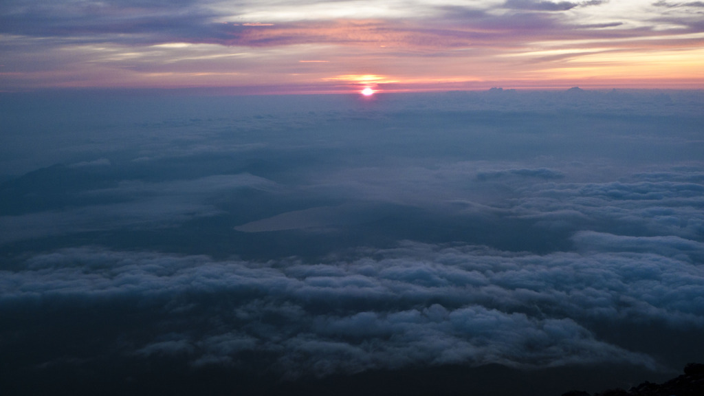 富士山頂ご来光8