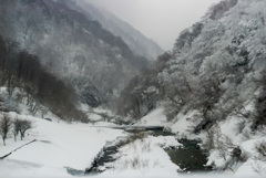 雪の渓谷