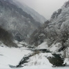 雪の渓谷