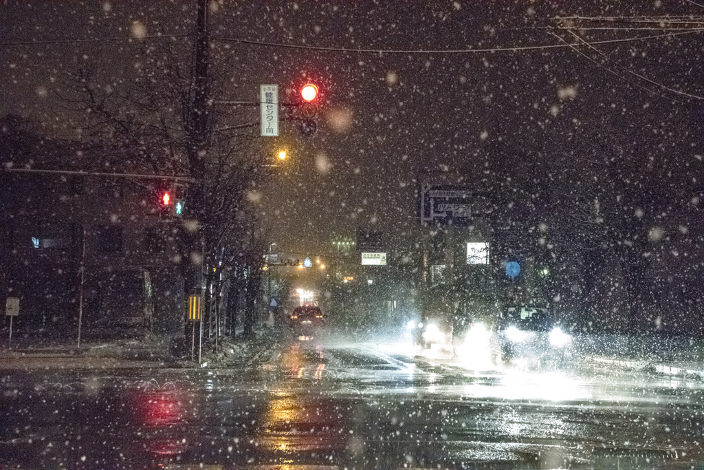 雪降る街角