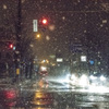 雪降る街角