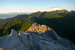 振り返って燕山荘