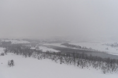 雪雲に覆われて