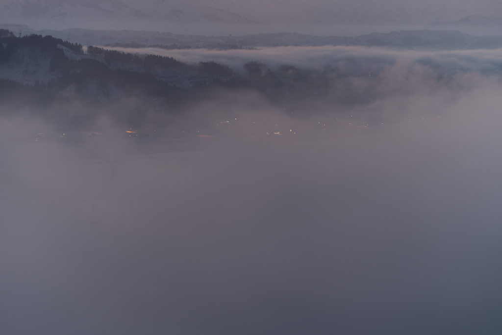 雲海の下の明かり