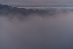 雲海の下の明かり
