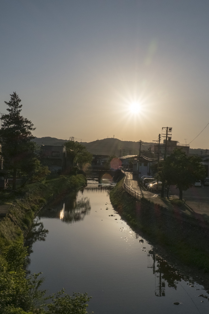 鏡面の川