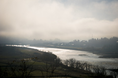 朝靄の川