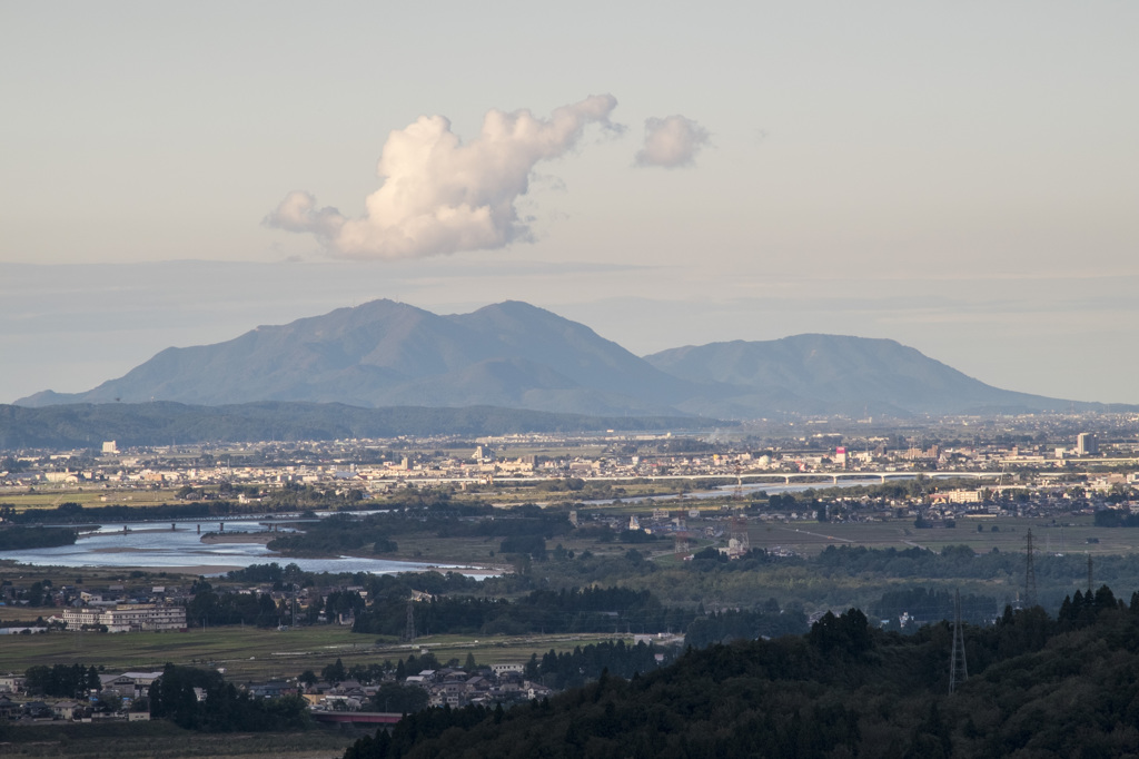 弥彦山遠景