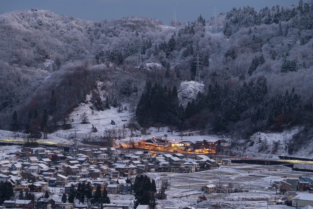 山間の街