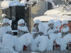 寒そうなお地蔵さま