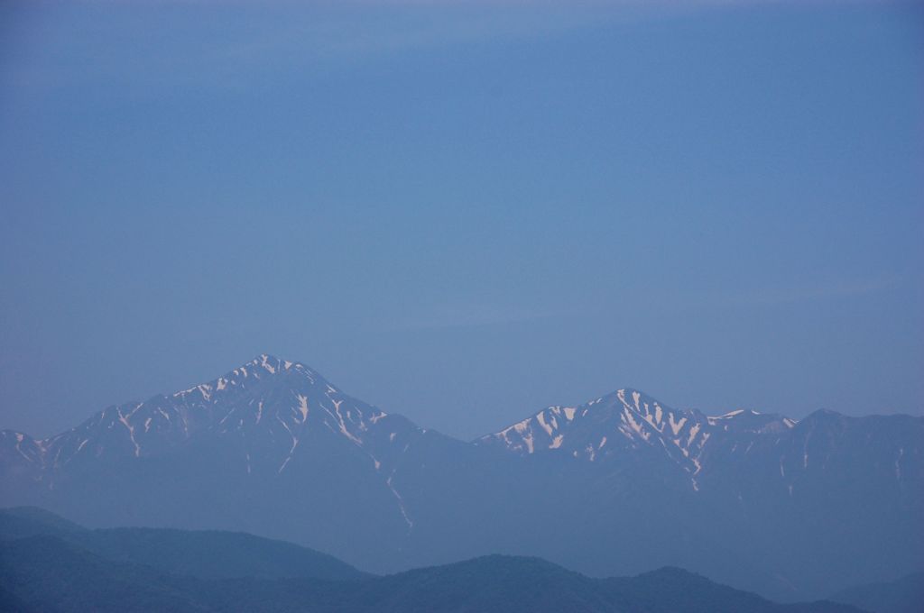 空に溶けそうな常念岳