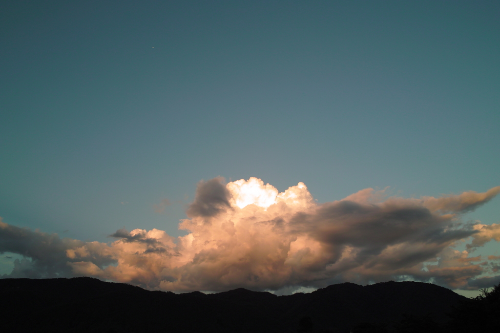 光る雲