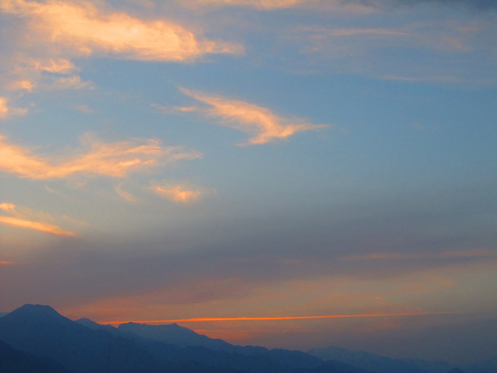 飛行機雲かな？