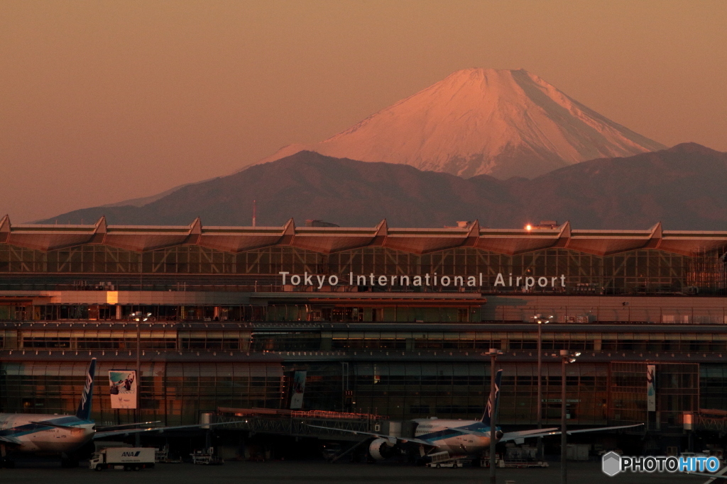 羽田国際ターミナルに富士の山