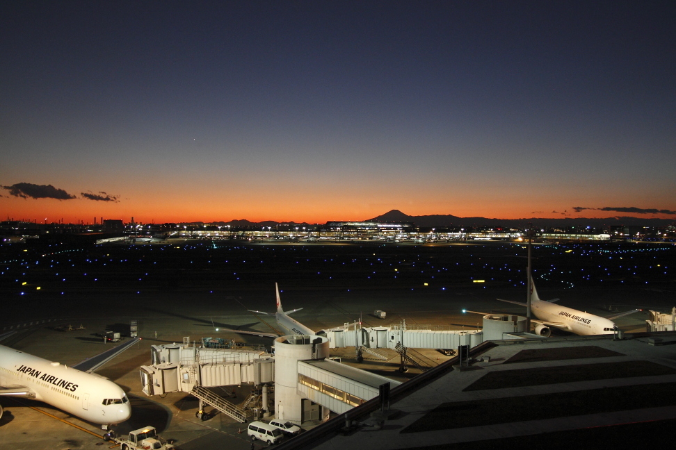 国際線ターミナルに富士の山