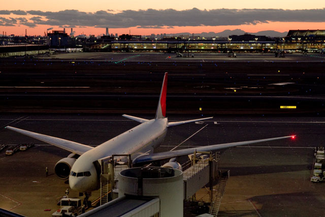 夕暮れの空港
