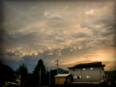 日暮れの東側の空
