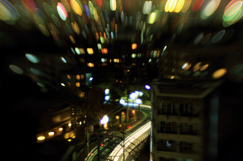 光の中の路地裏