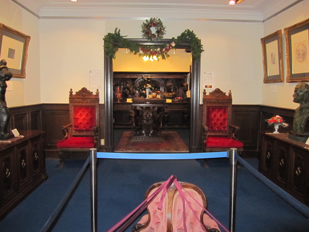 サターンの椅子。