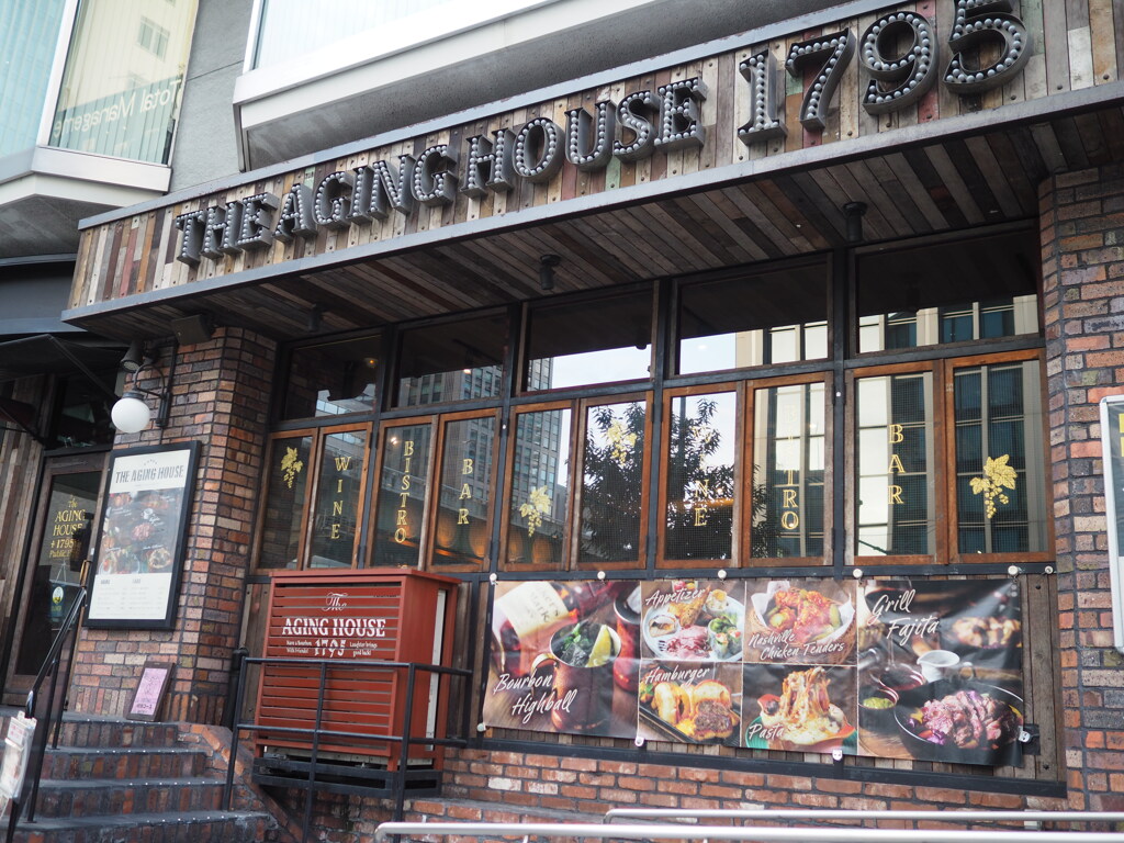 サントリーのビルの１階にあるお店