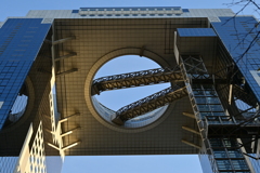 梅田スカイビルに陽が落ちる