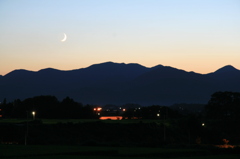 夕焼けと新月